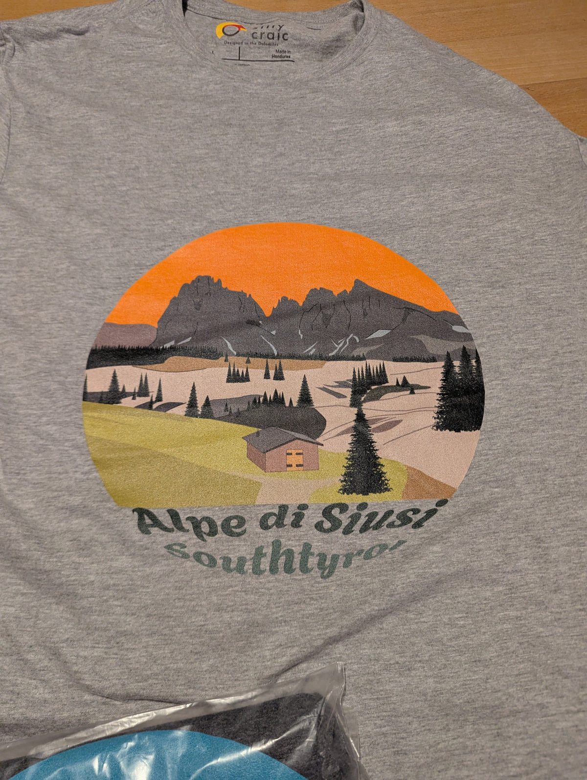 Silly Craic Alpe di Siusi t-shirt – lifestyle photo